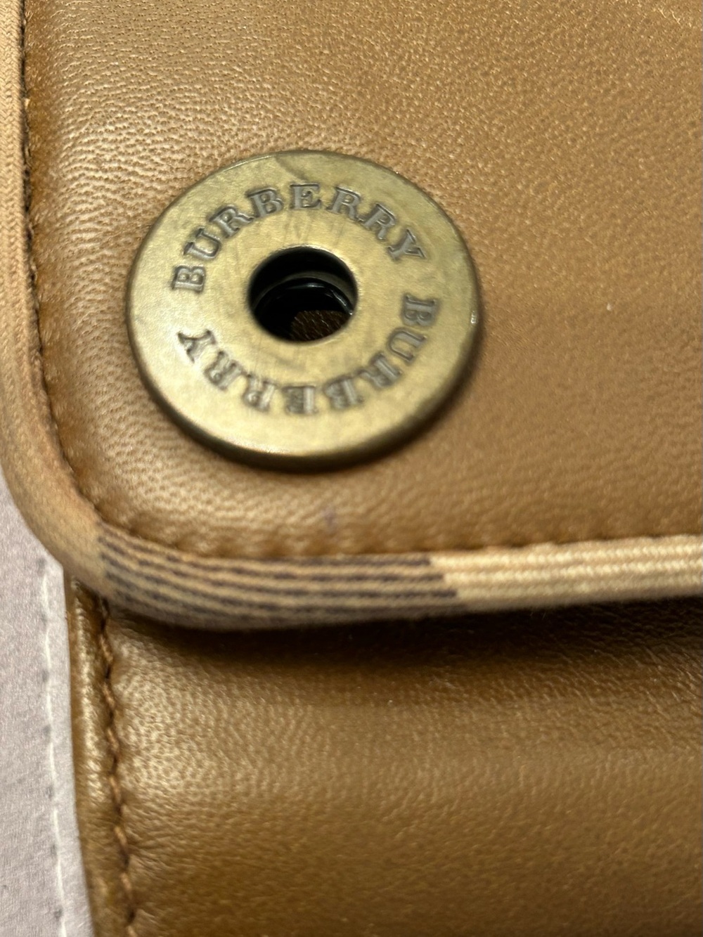Burberry Tan Leather Snap Wallet with Branded Hardware - Picture 2 of 13